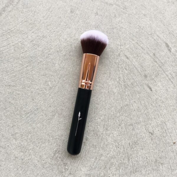 FRID Foundation/ blush brush