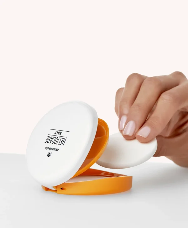 HELIOCARE Oil-Free Compact SPF 50+